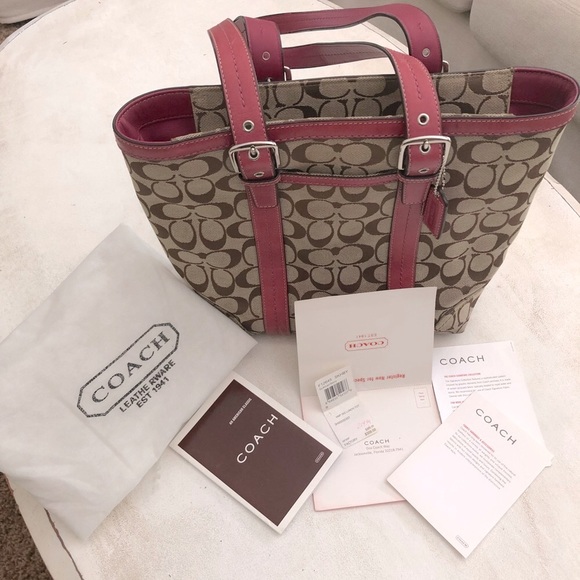 Coach Hamptons Signature Lunch Tote - Picture 2 of 8